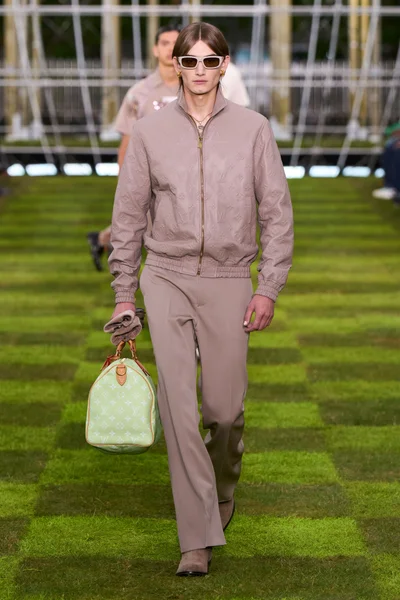 Look 50